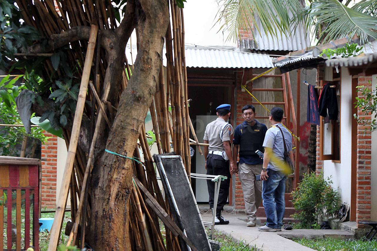 Penggerebekan Rumah...