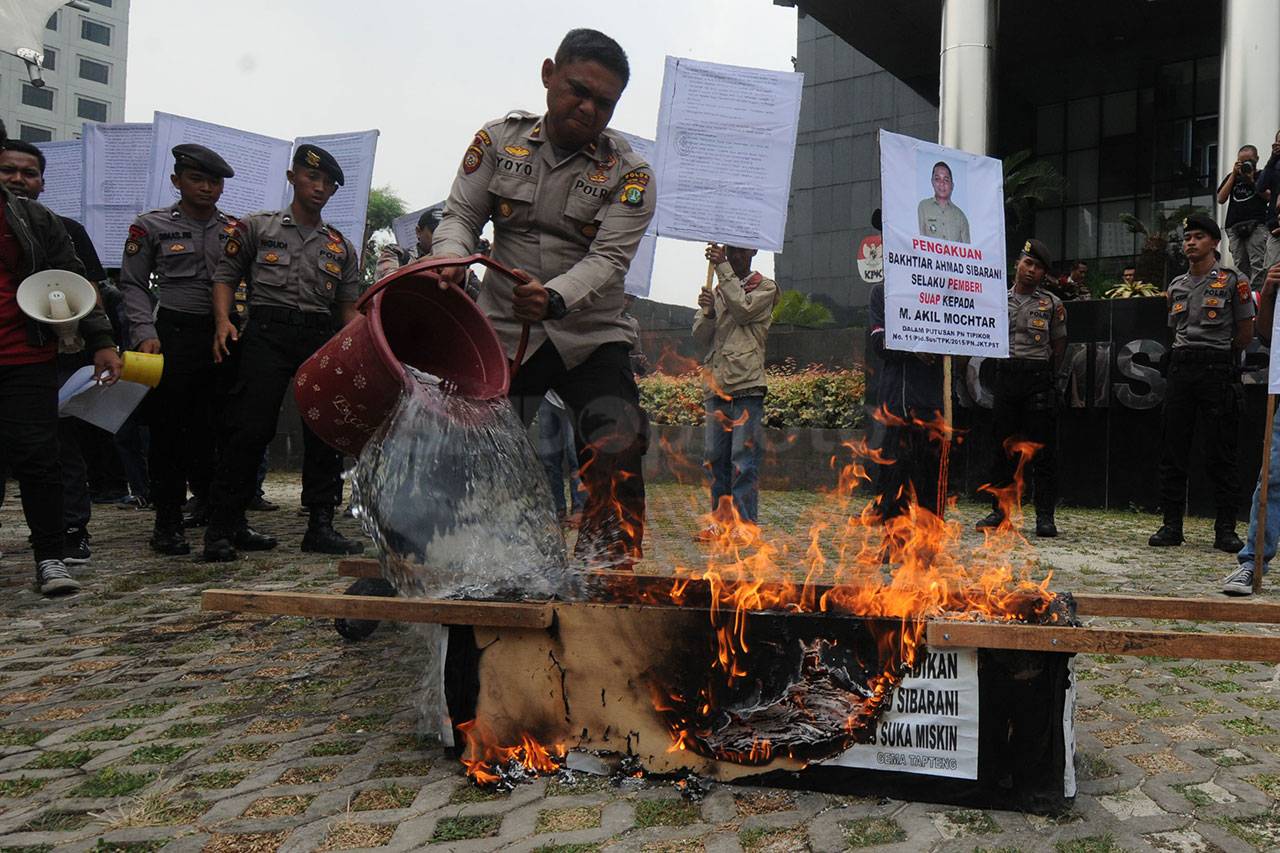 Aktivis Desak KPK Tuntaskan...