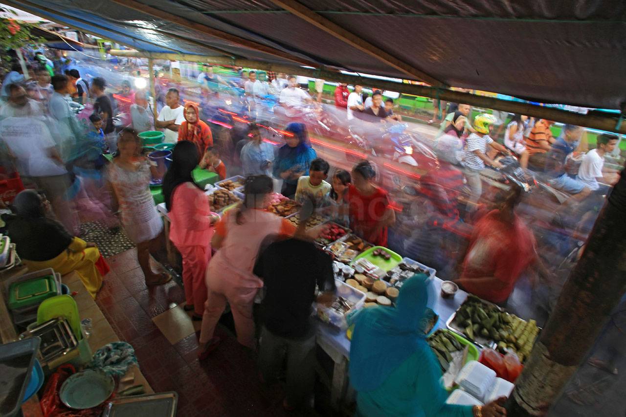 Warga Manado Serbu Pasar...