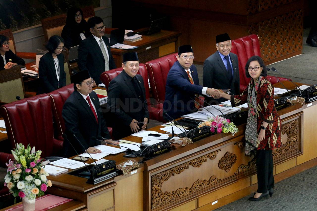 Menkeu Serahkan Pokok-Pokok...