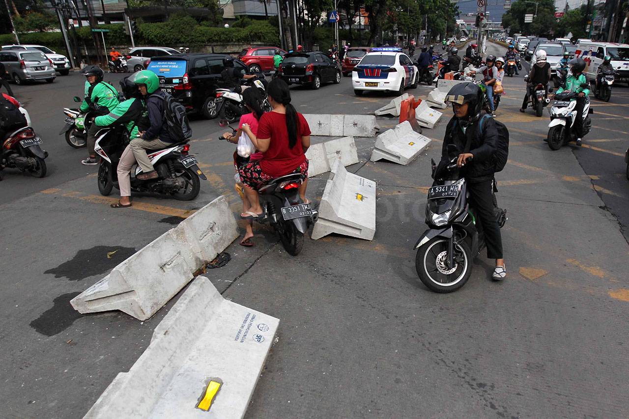 Polisi Pasang Kembali...