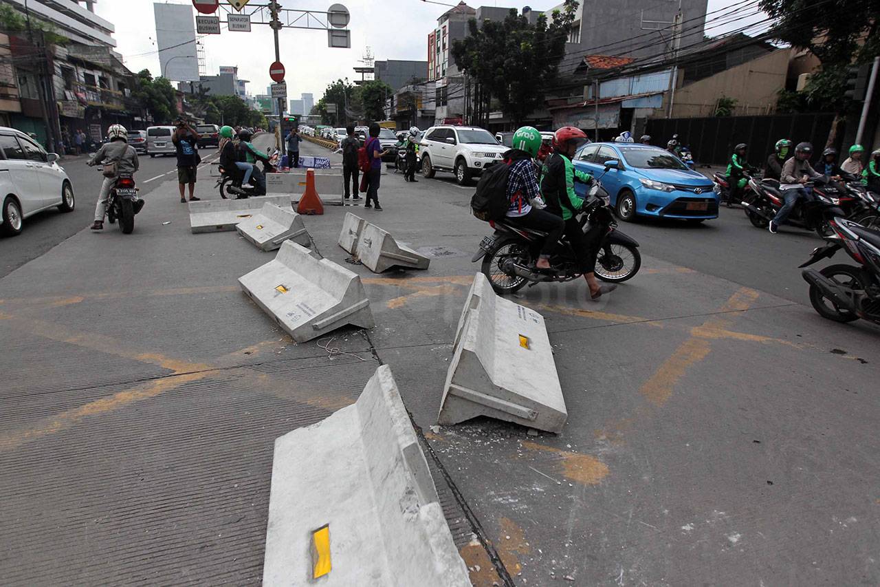 Polisi Pasang Kembali...