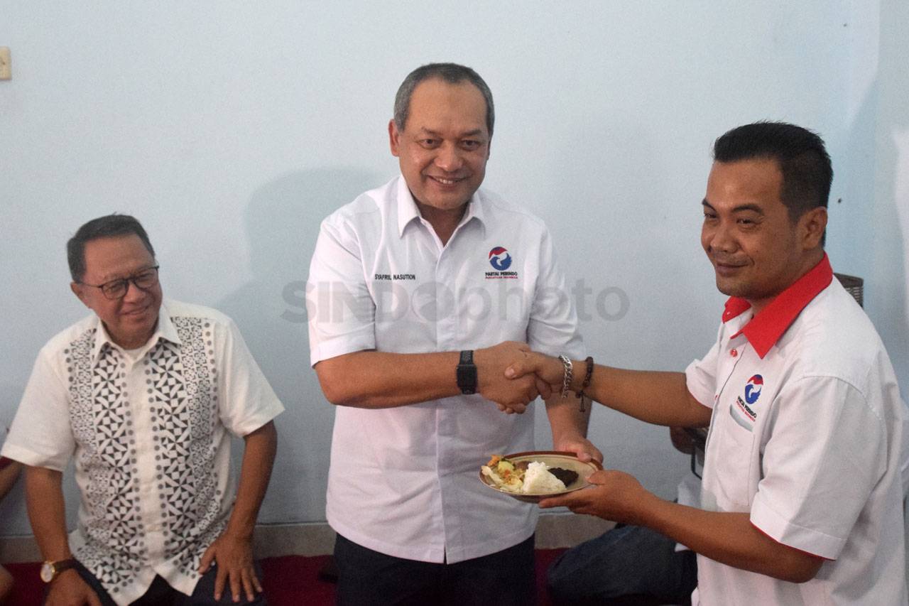 Partai Perindo Gelar...