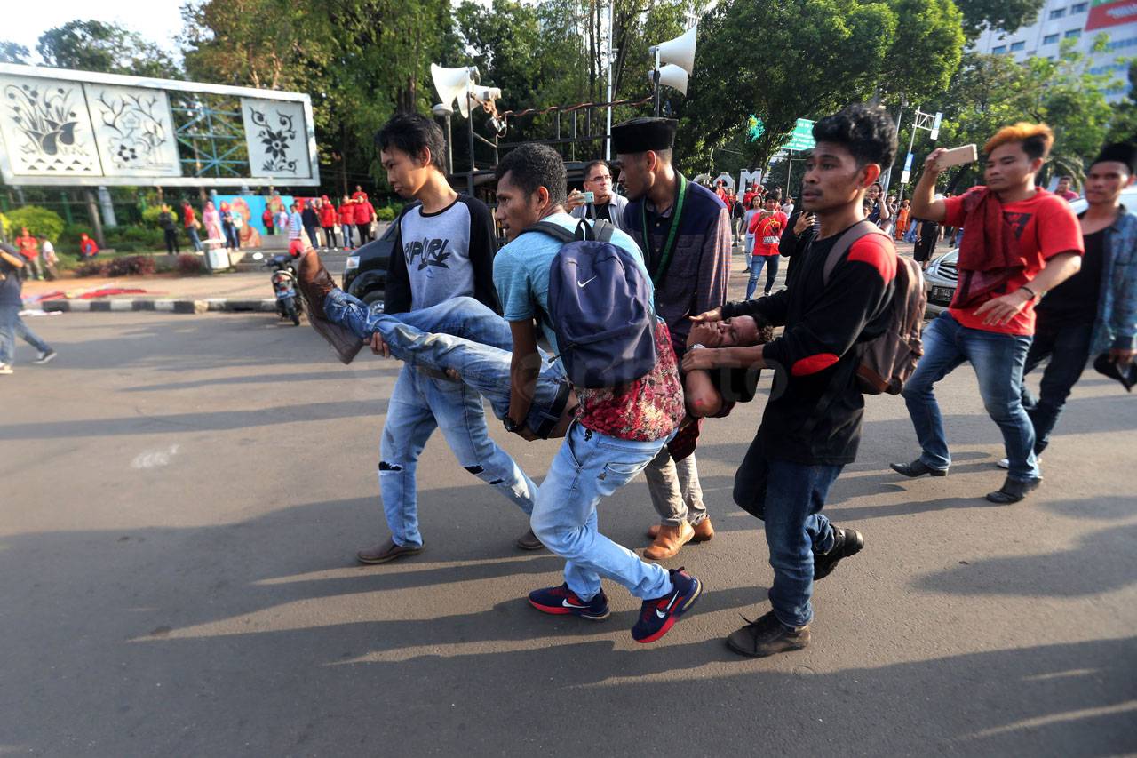 Kericuhan Warnai Aksi...