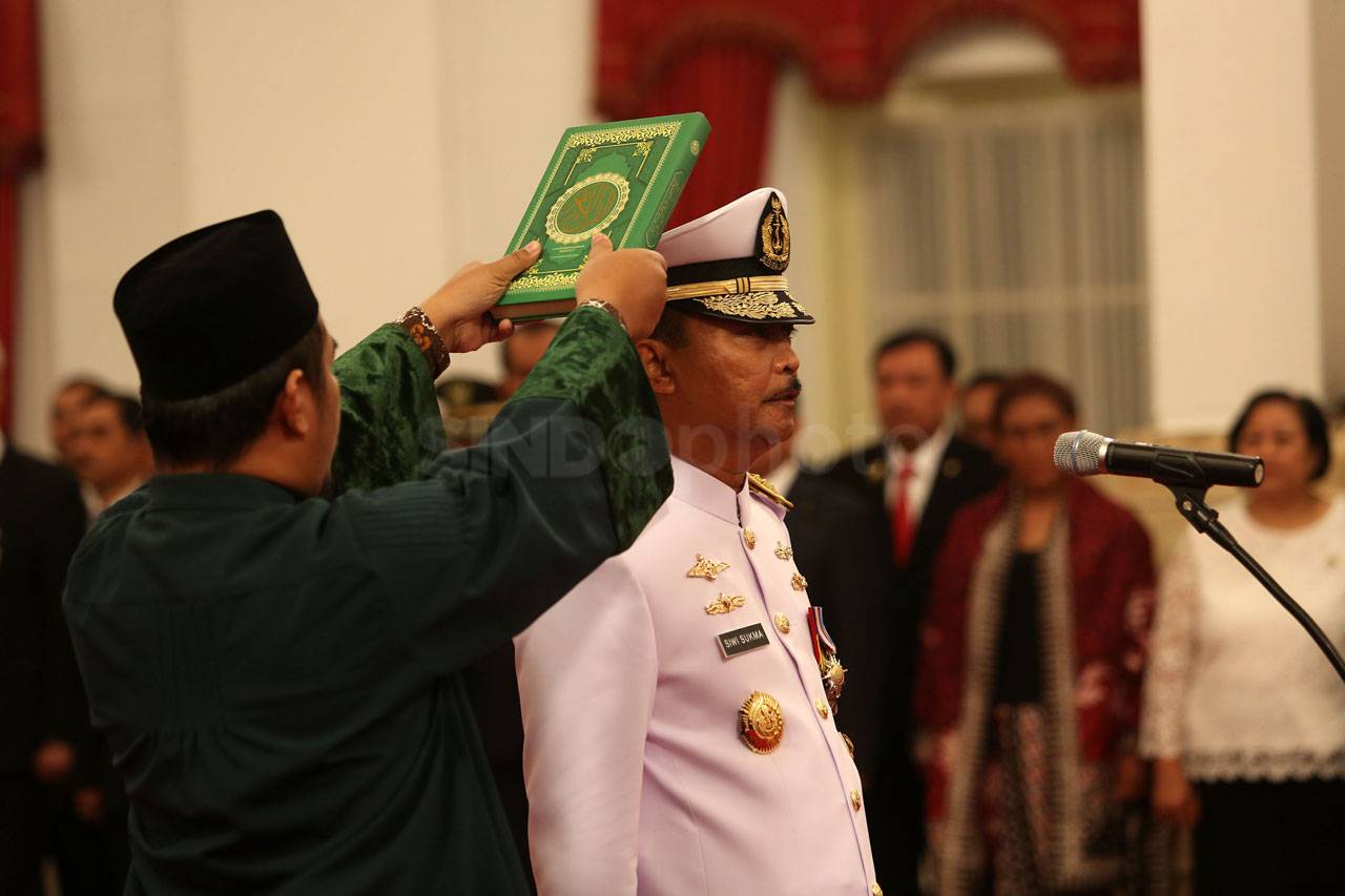 Presiden Jokowi Lantik...