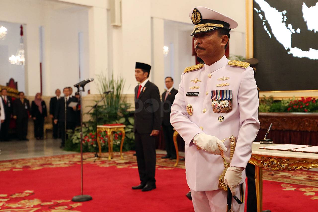Presiden Jokowi Lantik...