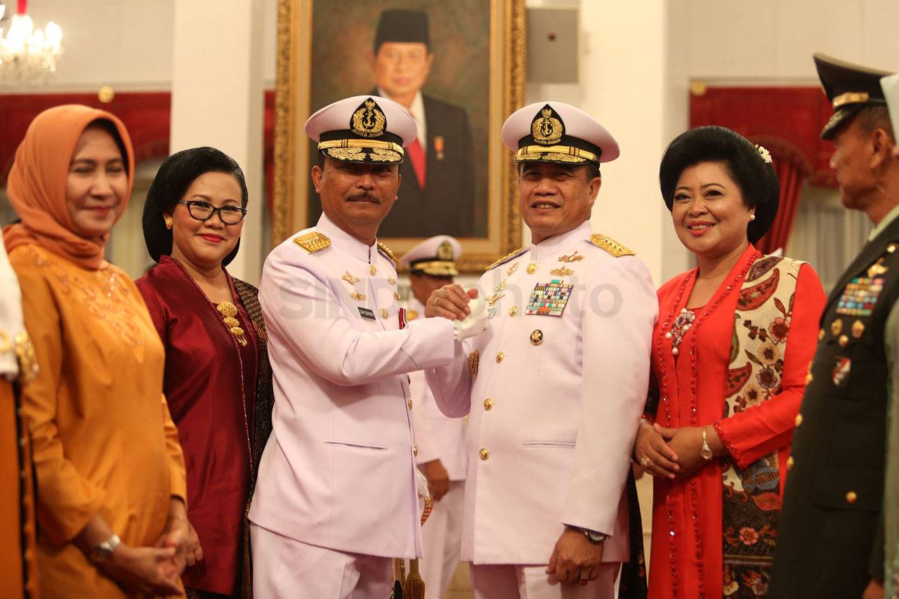 Presiden Jokowi Lantik...