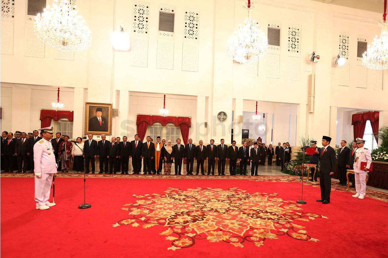 Presiden Jokowi Lantik...
