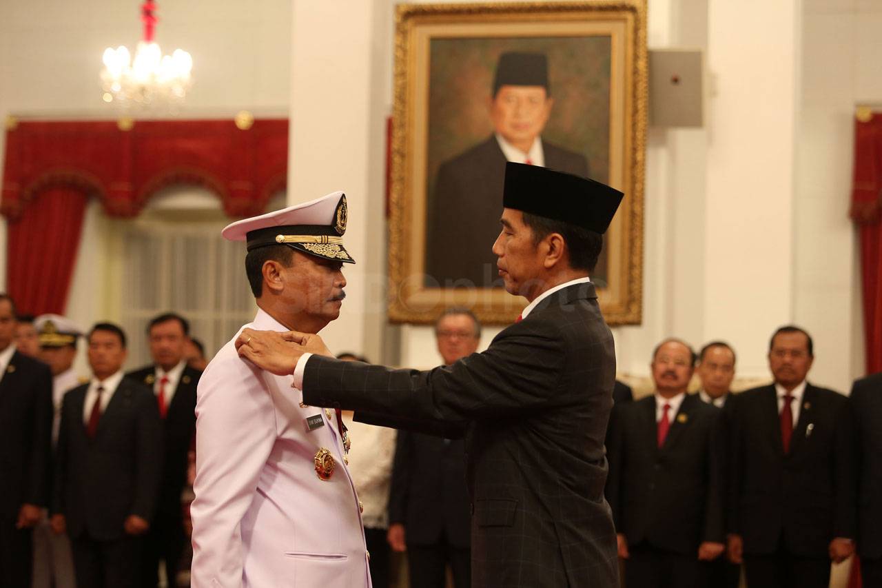 Presiden Jokowi Lantik...