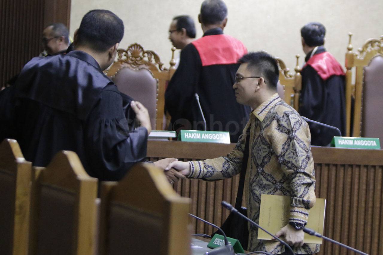 Aditya Moha Bacakan...