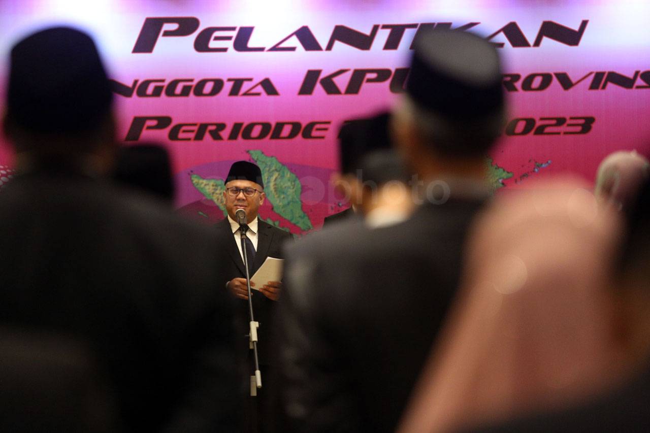 Ketua KPU Lantik Anggota...