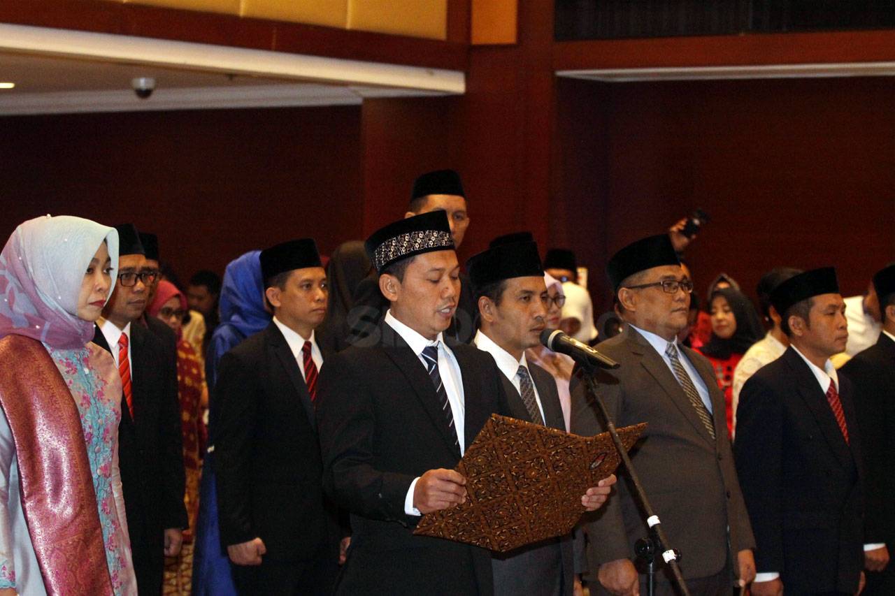 Ketua KPU Lantik Anggota...