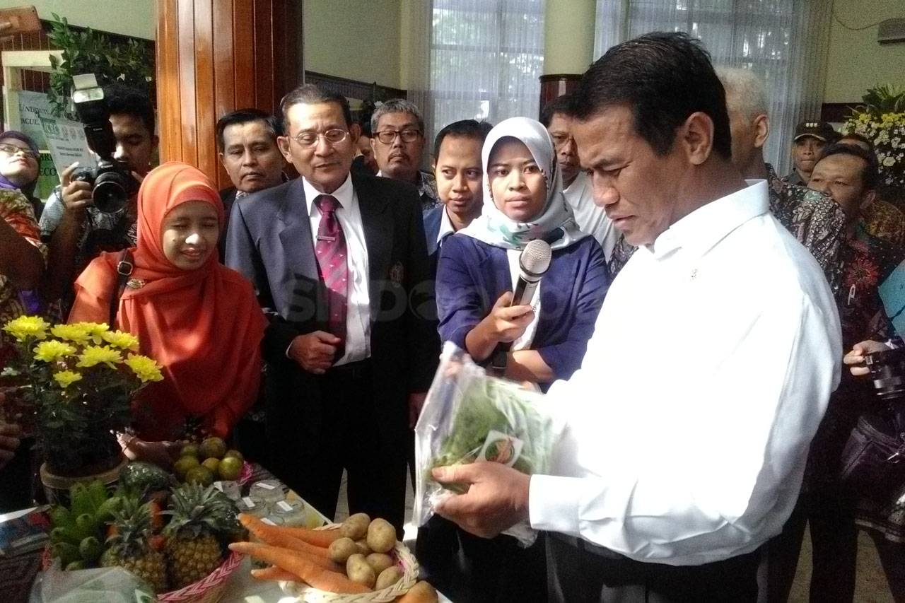 Mentan Berikan Kuliah...