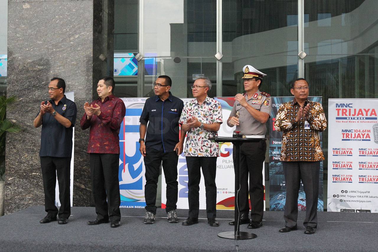 Menhub Lepas Tim Peliput...
