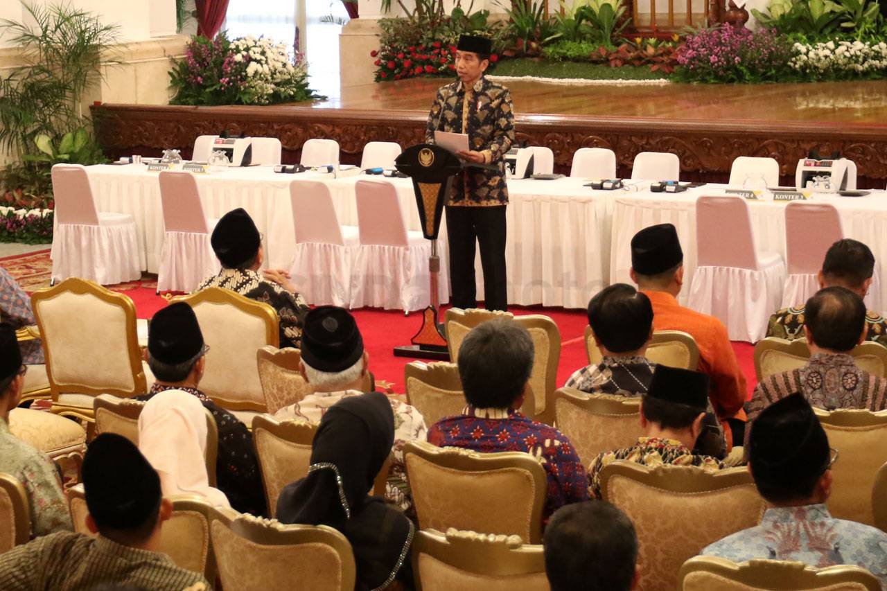 Presiden Jokowi Bayar...