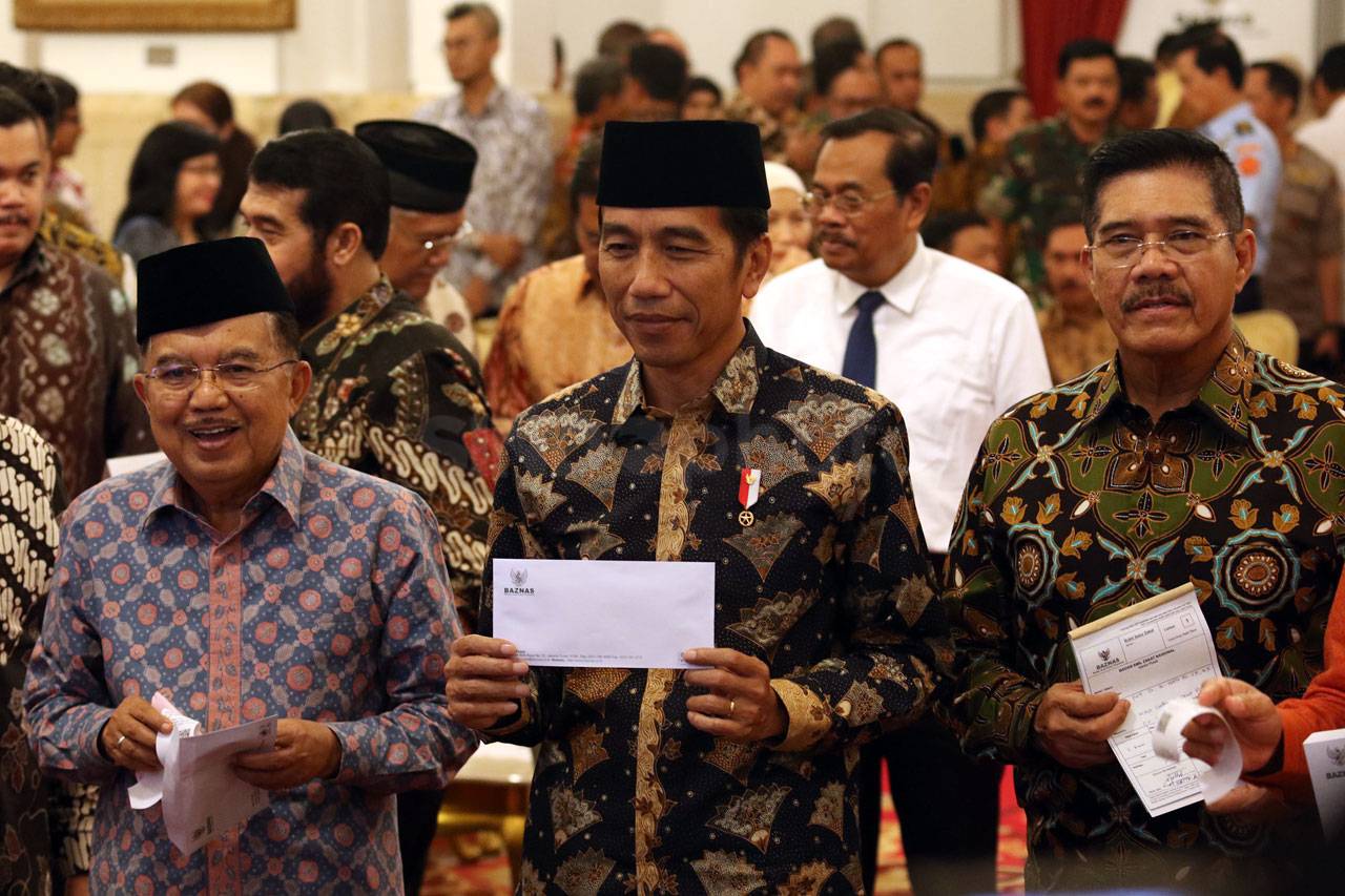 Presiden Jokowi Bayar...