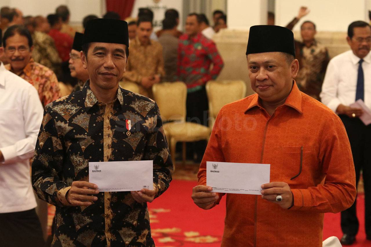 Presiden Jokowi Bayar...