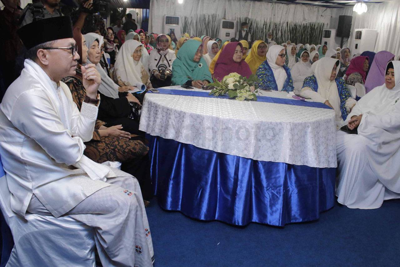Ketua MPR Buka Puasa...