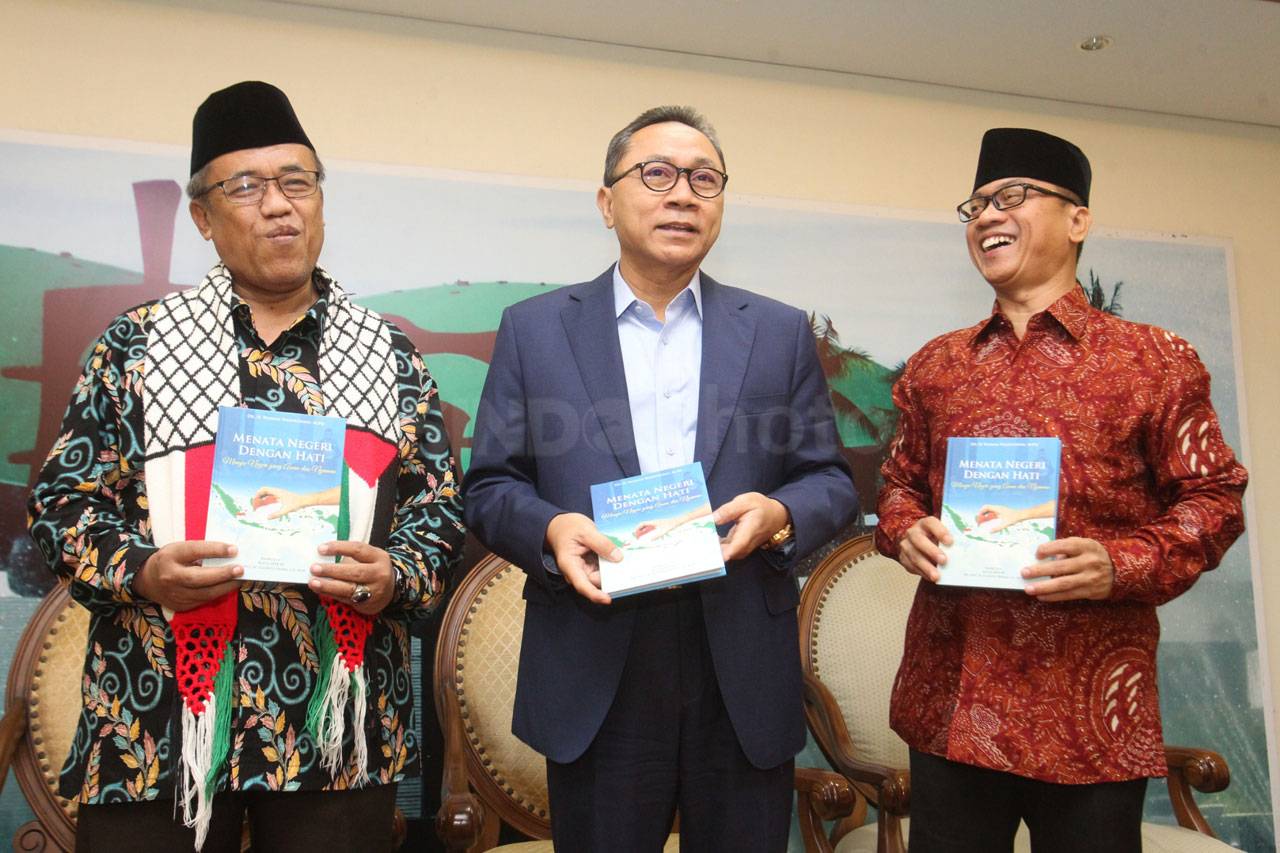 Ketua MPR Zulkifli Hasan...