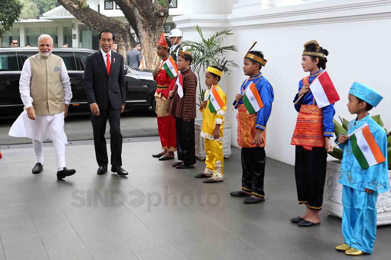Presiden Jokowi Terima...