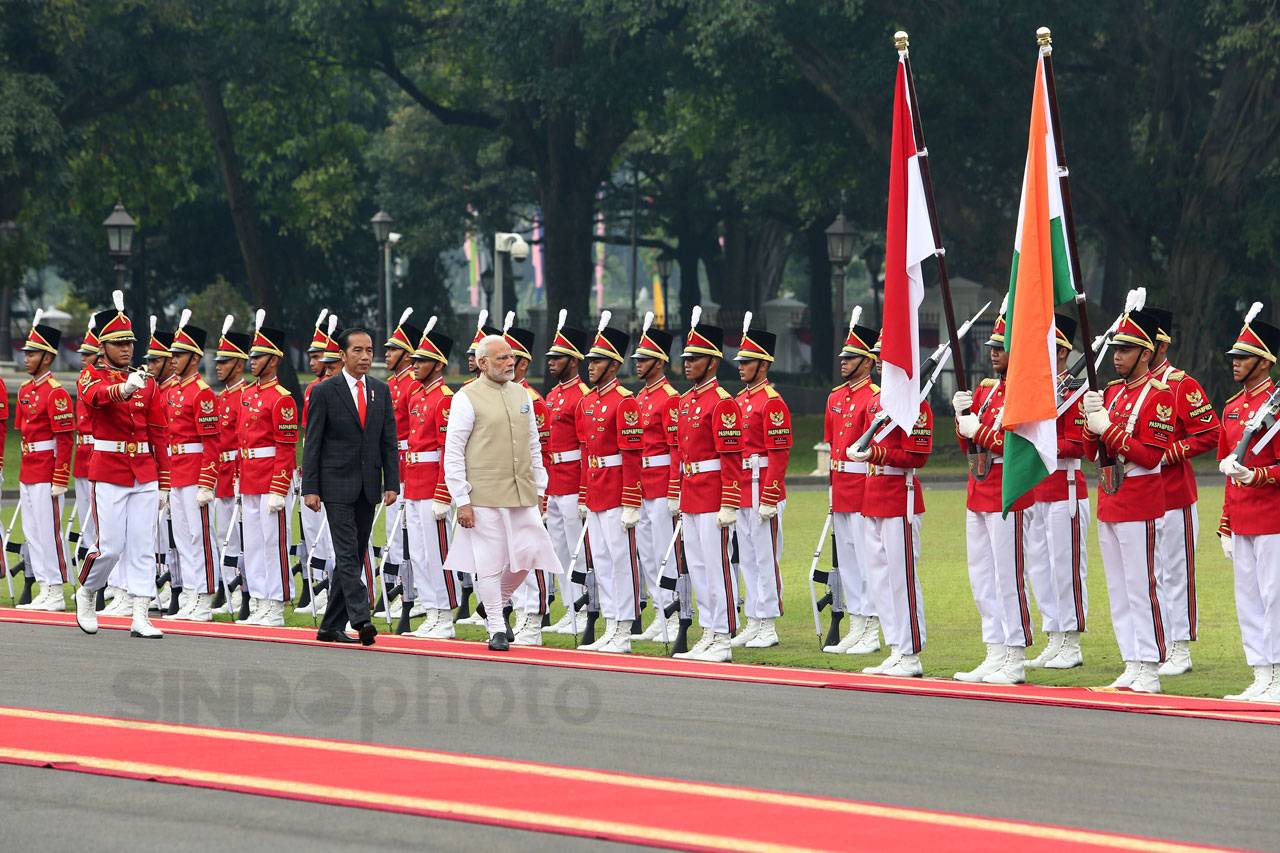 Presiden Jokowi Terima...