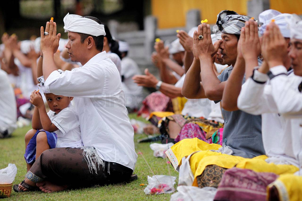 Ritual Tolak Bala Ngerebeg...