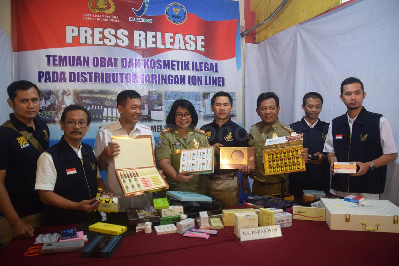 BPOM Bongkar Gudang...