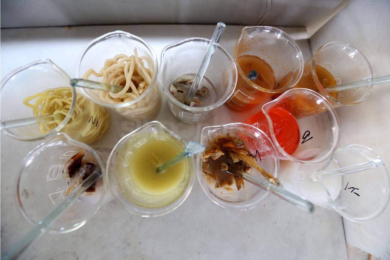 BPOM Uji Kesehatan Makanan...