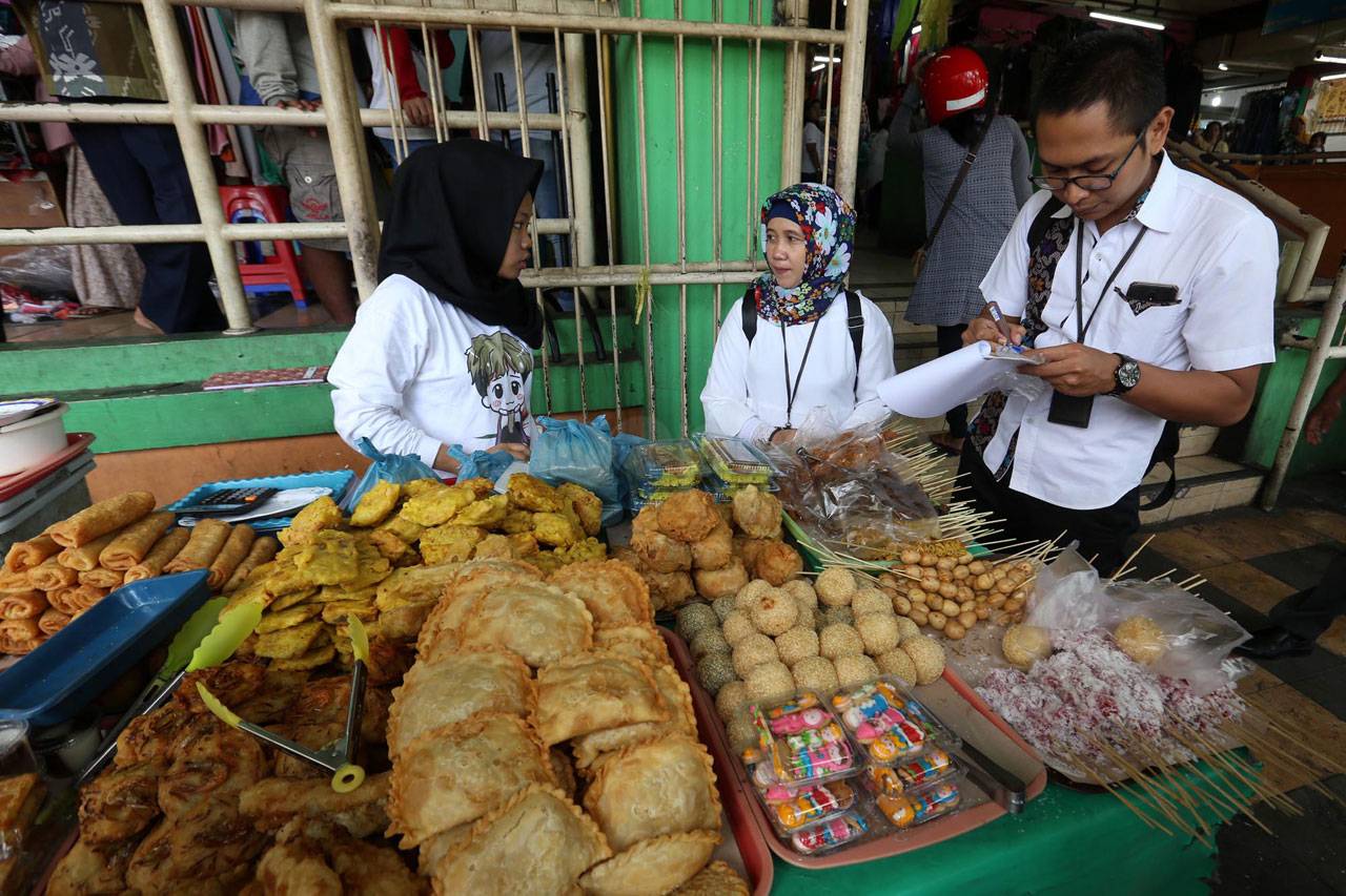 BPOM Uji Kesehatan Makanan...