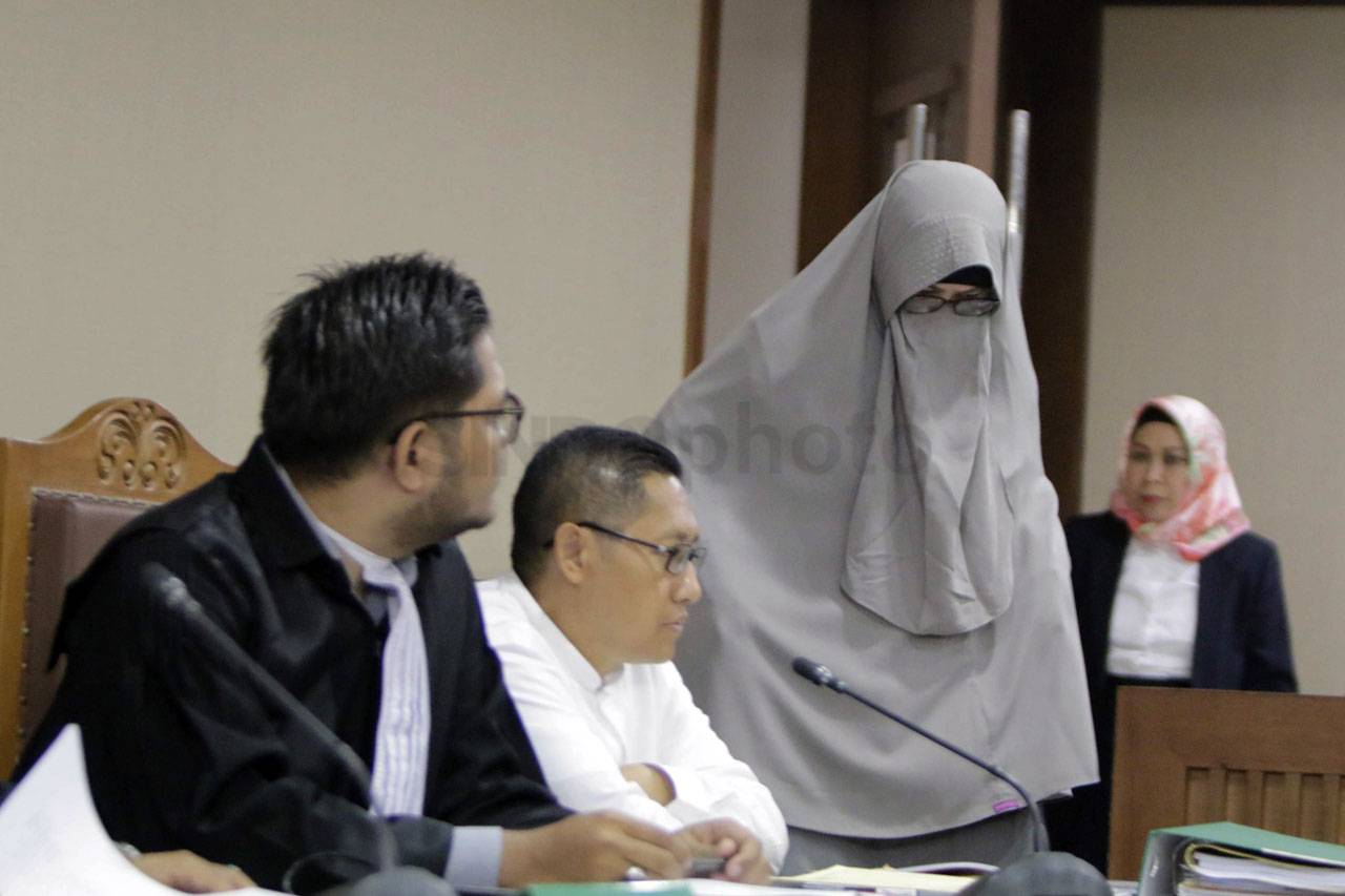 Mantan Direktur Keuangan...