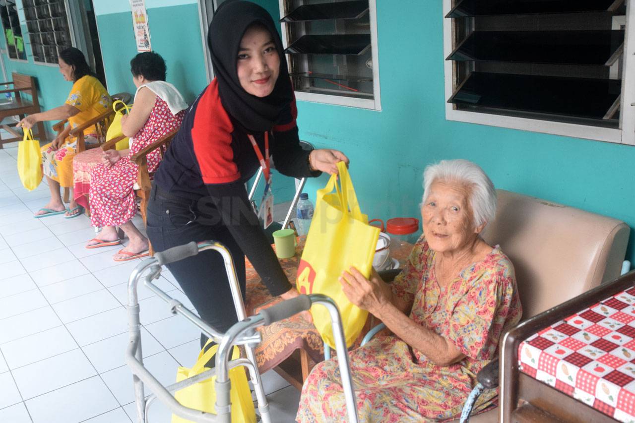 Peringati Hari Keluarga...