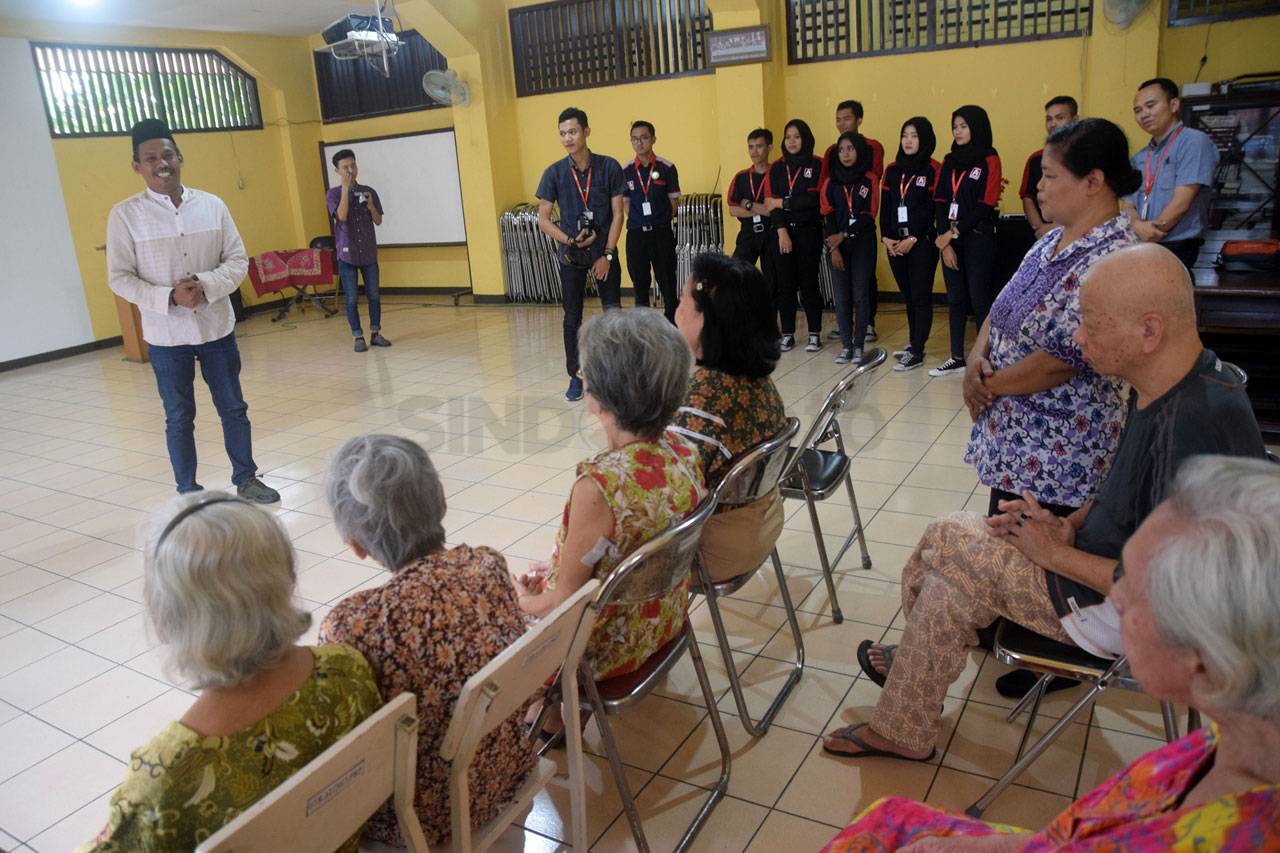 Peringati Hari Keluarga...