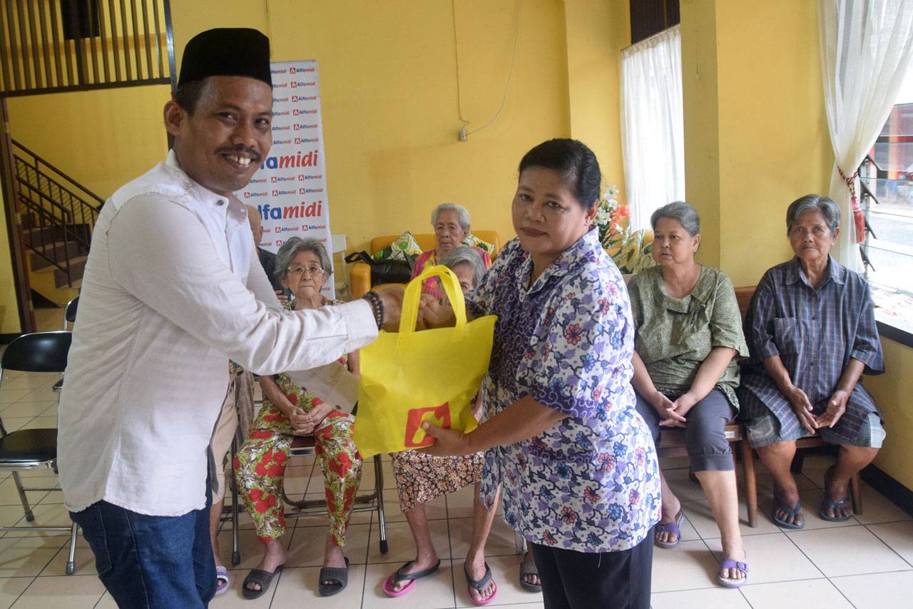 Peringati Hari Keluarga...