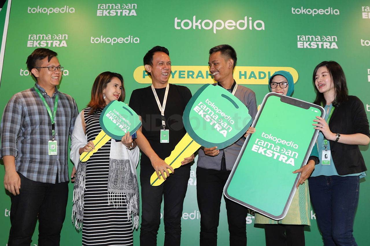 Tokopedia Bagikan Hadiah...