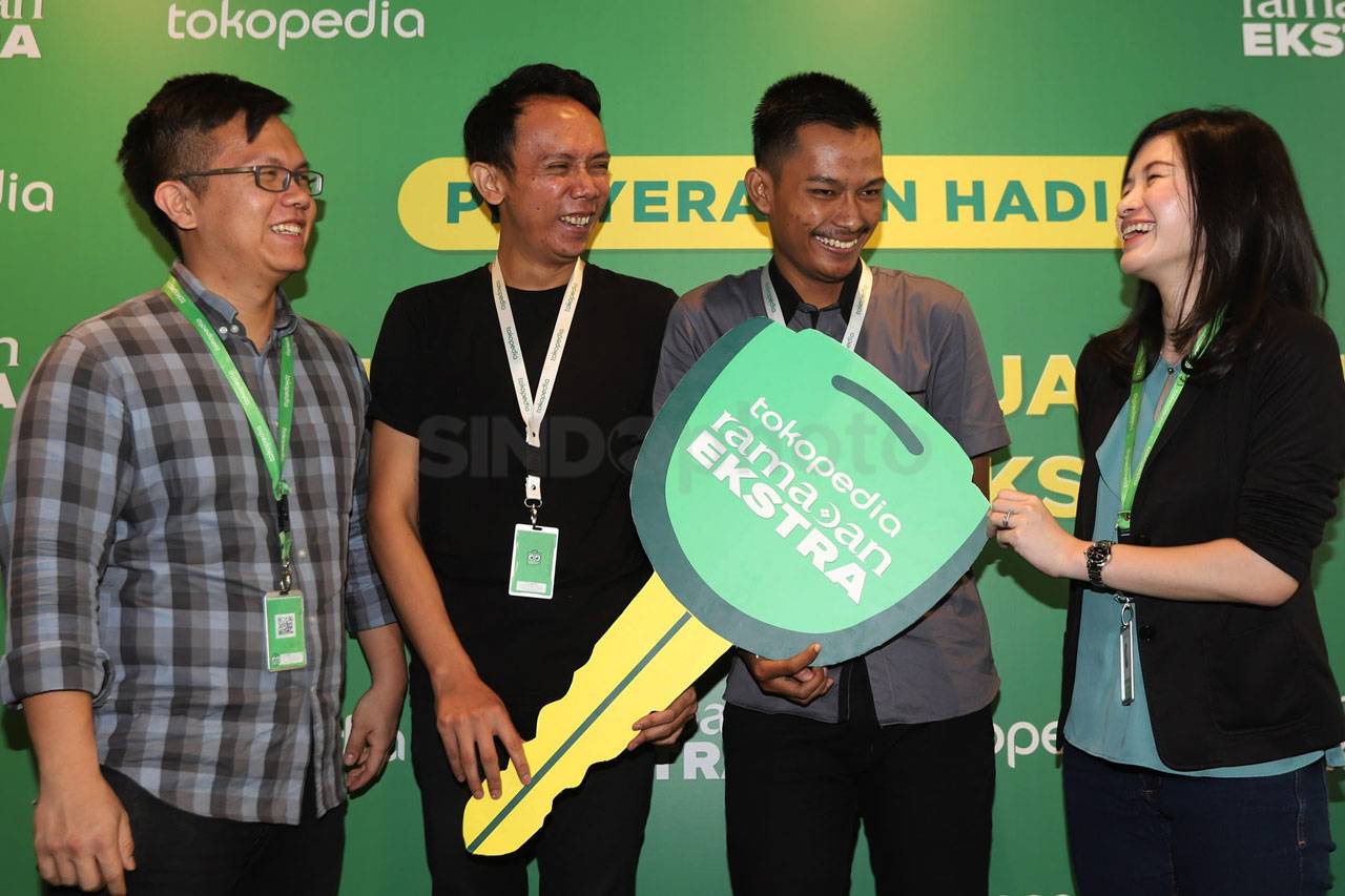 Tokopedia Bagikan Hadiah...