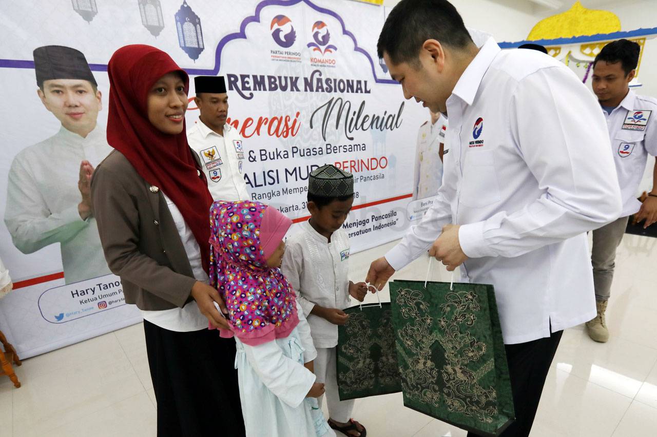HT Hadiri Buka Bersama...