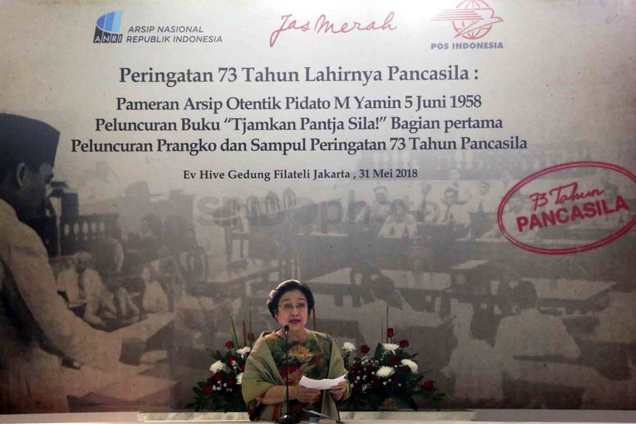 Megawati Hadiri Peringatan...