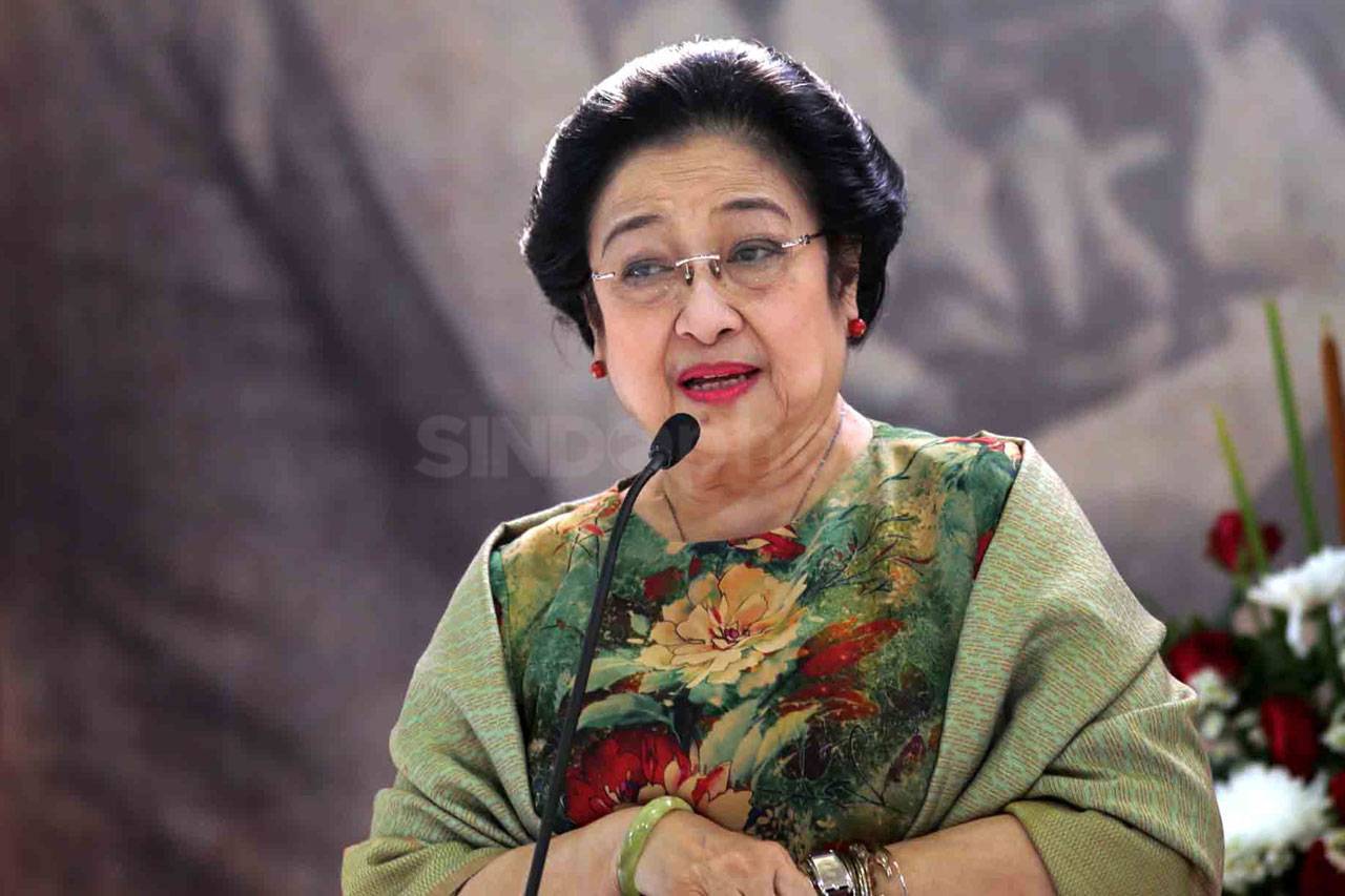 Megawati Hadiri Peringatan...
