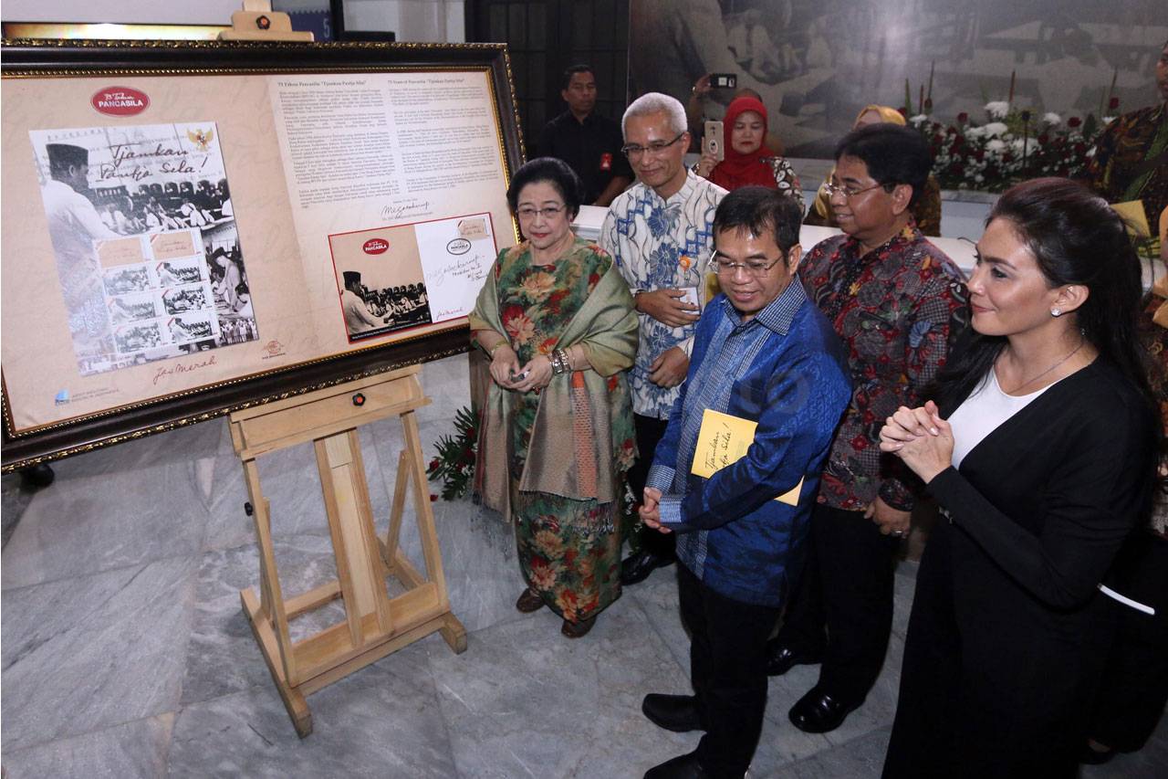 Megawati Hadiri Peringatan...