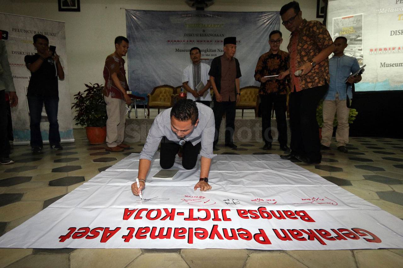 Peluncuran Buku Melawan...