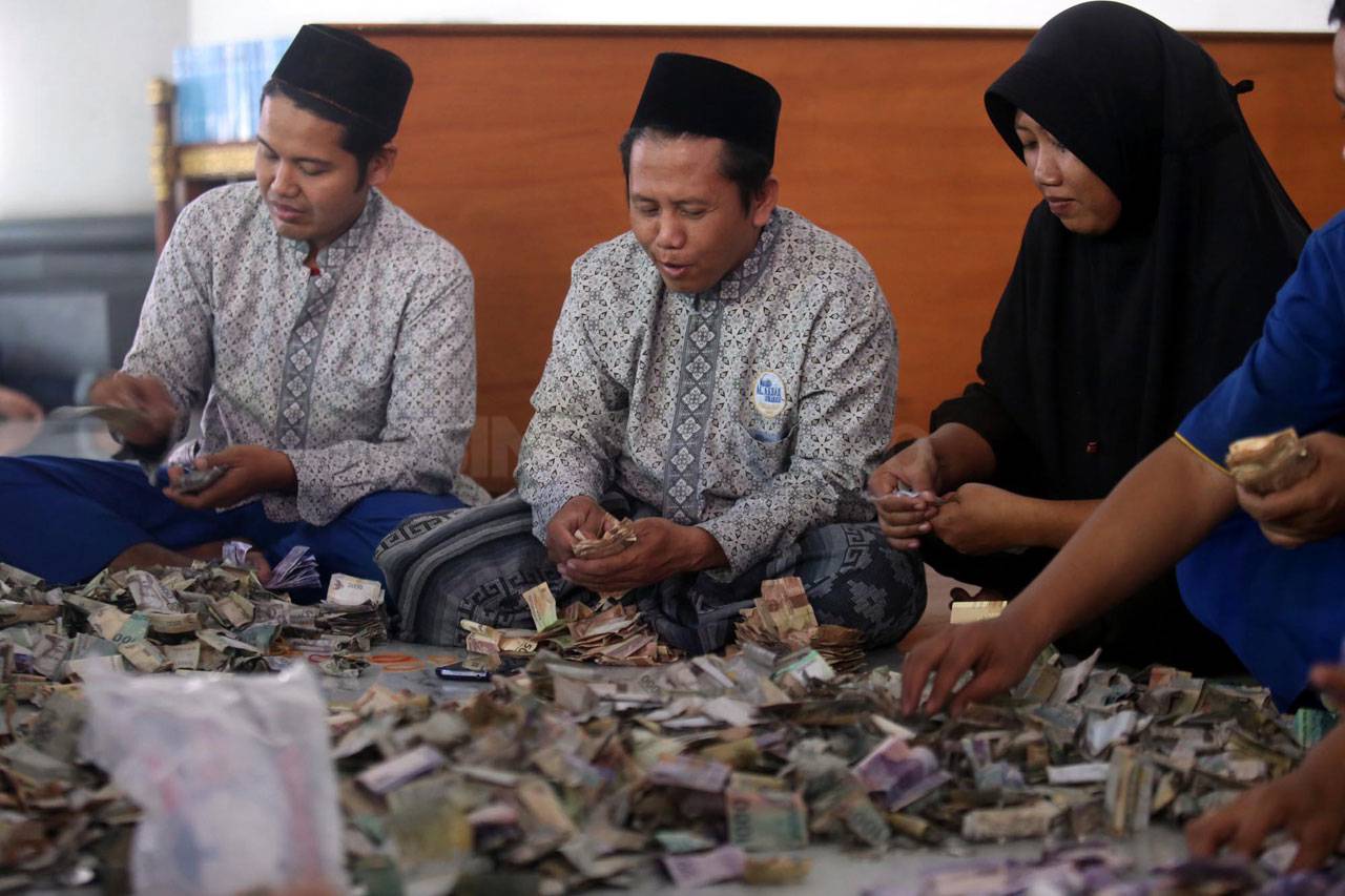 Infaq Jumat Masjid Al-Akbar...
