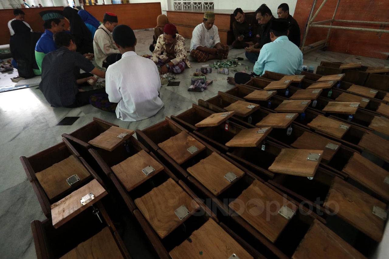 Infaq Jumat Masjid Al-Akbar...