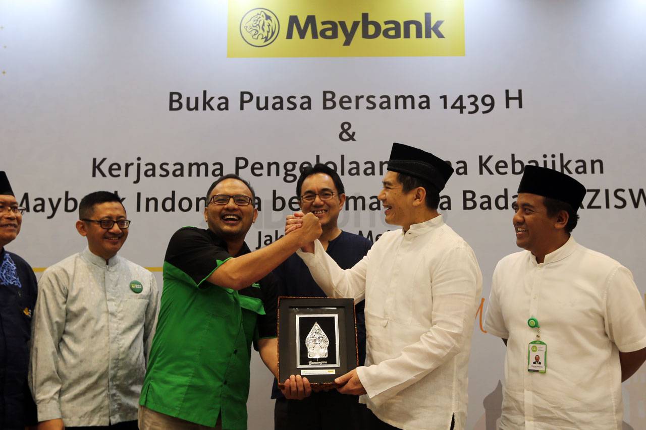 Penyerahan Dana Kebajikan...