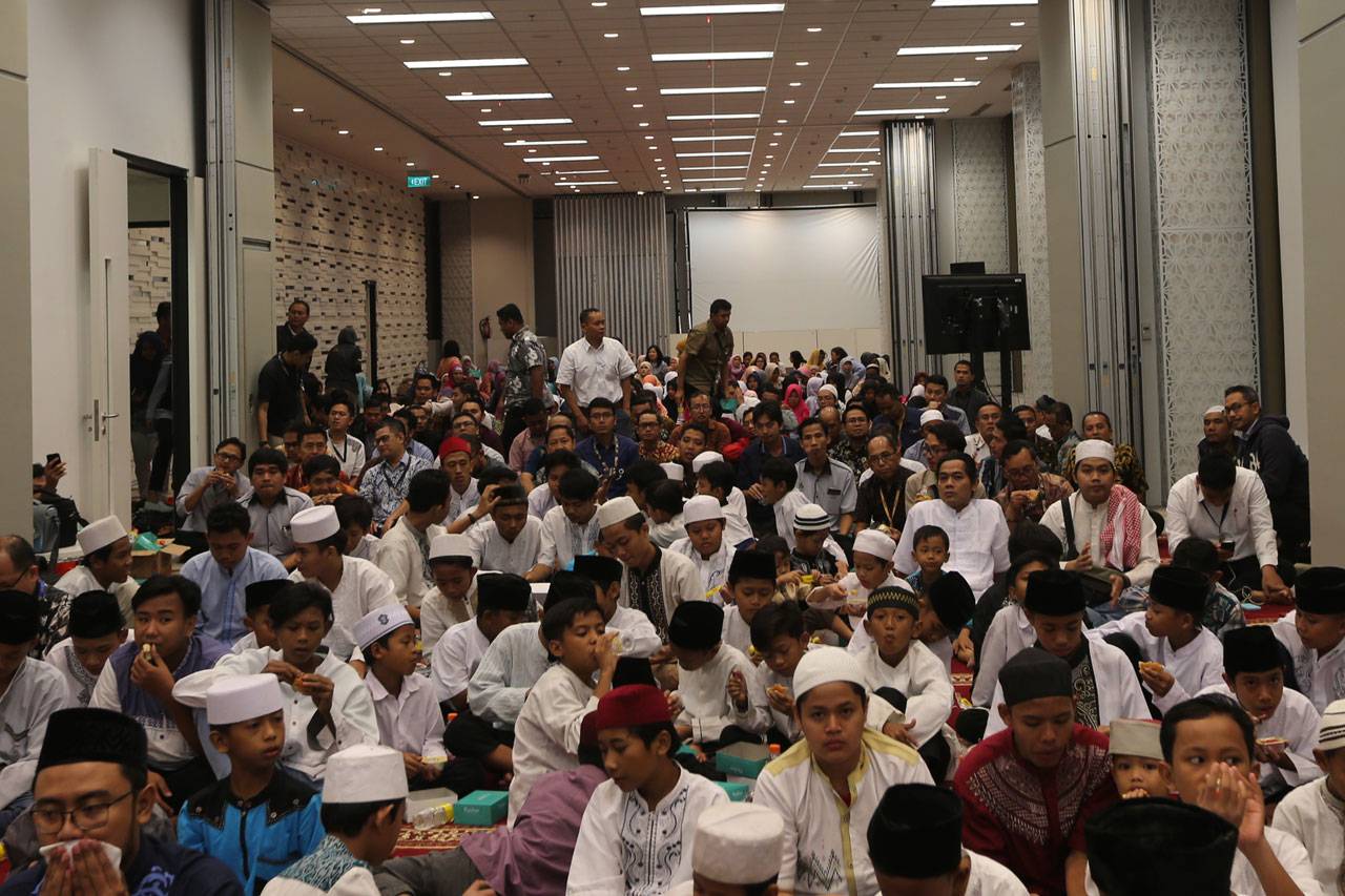 Penyerahan Dana Kebajikan...