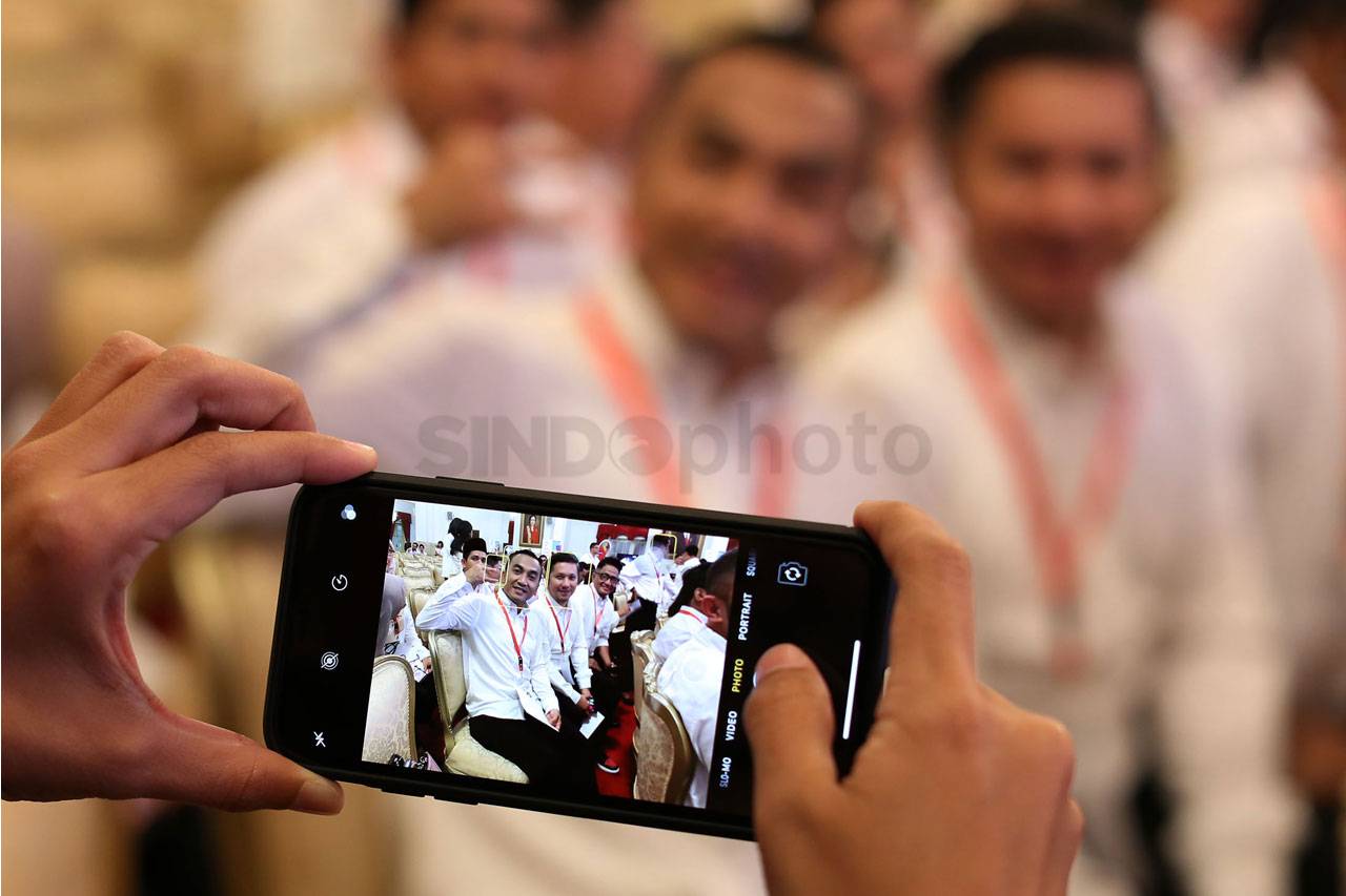 Presiden Jokowi Ajak...