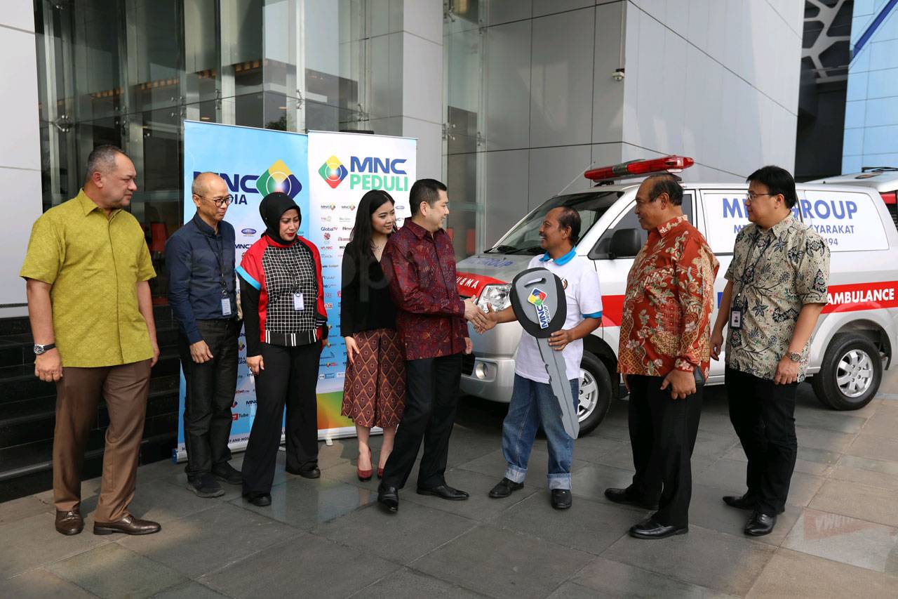 MNC Peduli Serahkan...