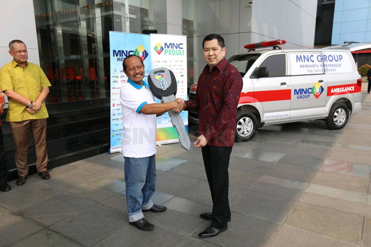 MNC Peduli Serahkan...