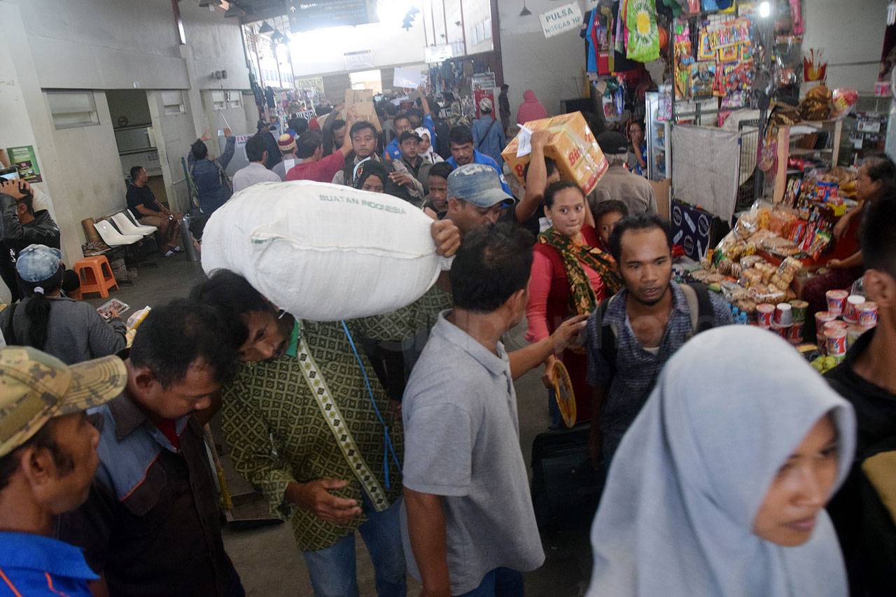 Pemudik Kapal Tiba di...