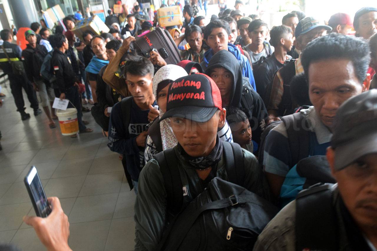 Pemudik Kapal Tiba di...