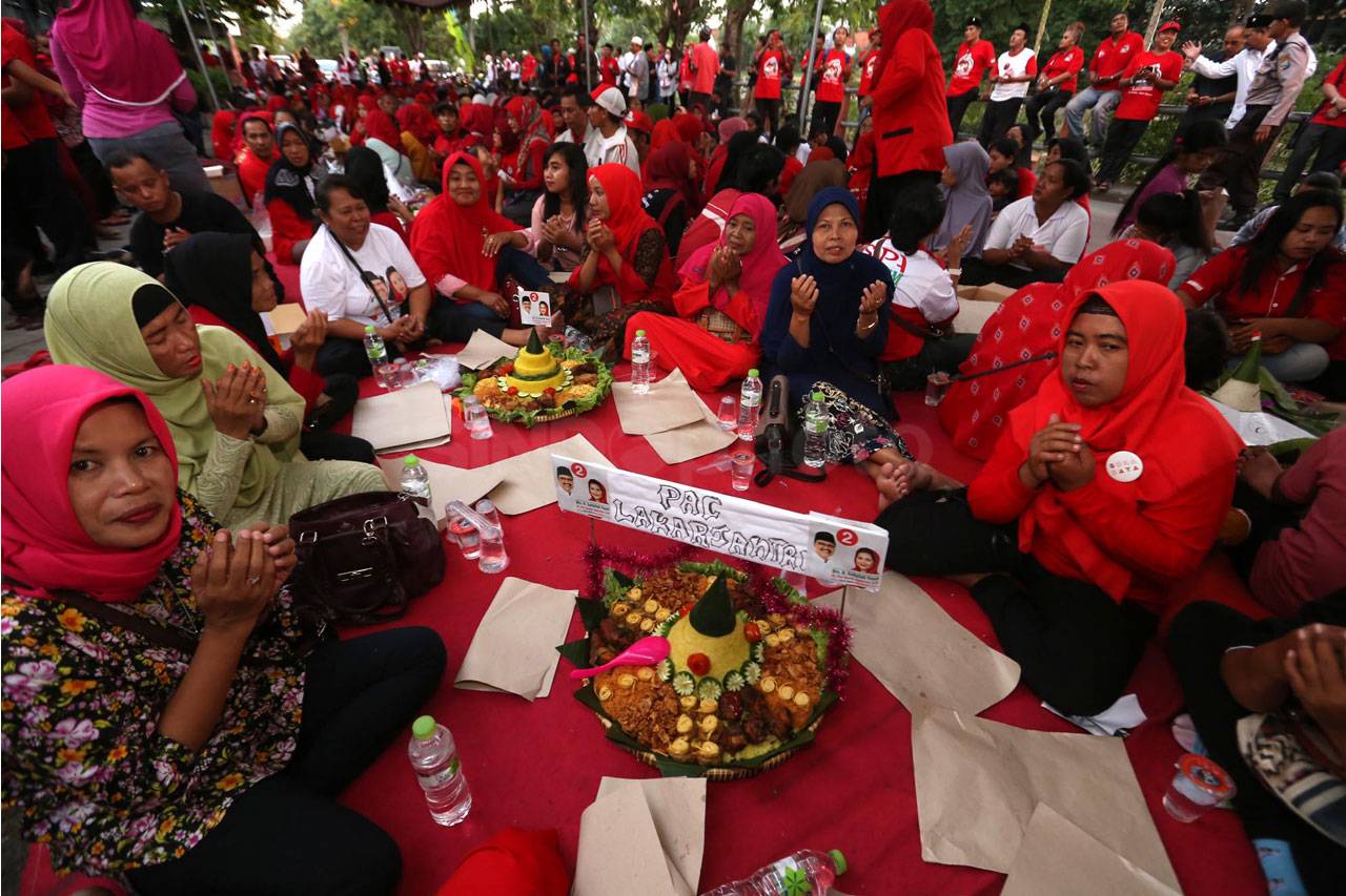 Puti Guntur Soekarno...